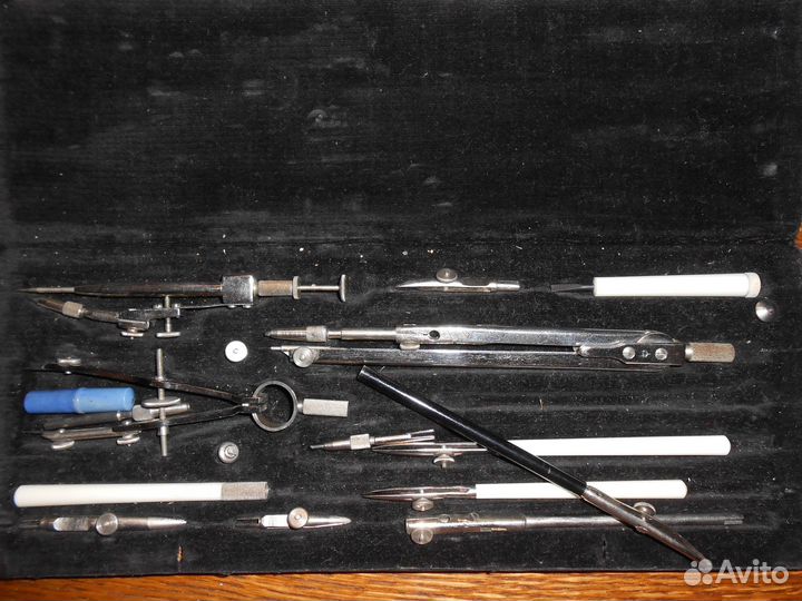 Готовальни СССР -2шт, перья ученические,счеты