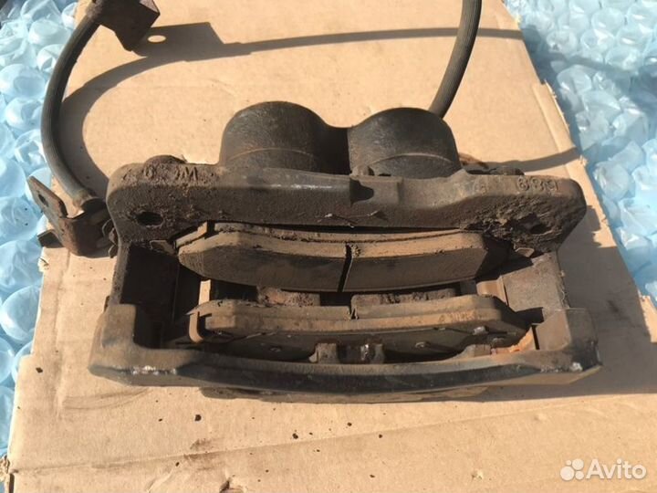 Суппорт передний левый Chevrolet Tahoe GM GMT800