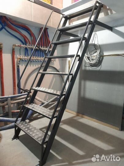 Лестницы в подвал, подполье, тех помещение