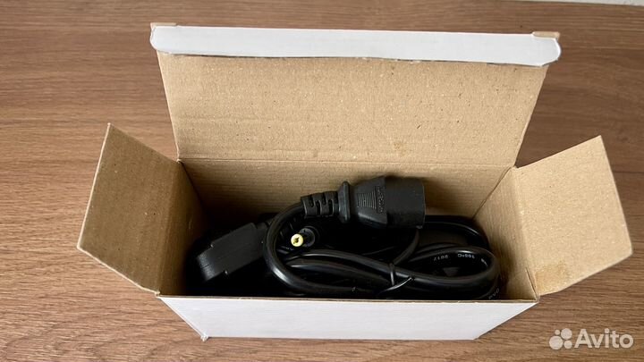 Блок питания 12V 5A, для видеокамер и электроники