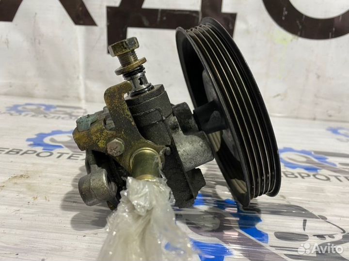 Насос гидроусилителя Mitsubishi Carisma седан