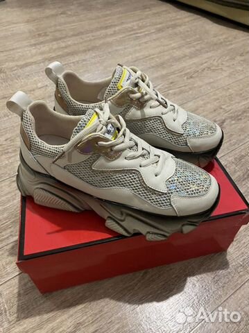 Кроссовки, ботинки женские