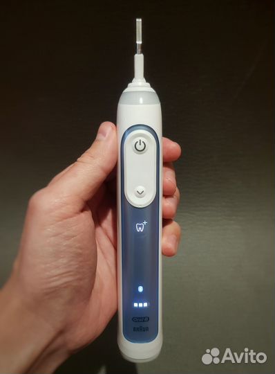 Электрическая зубная щетка Oral-B 6000N (Новая)