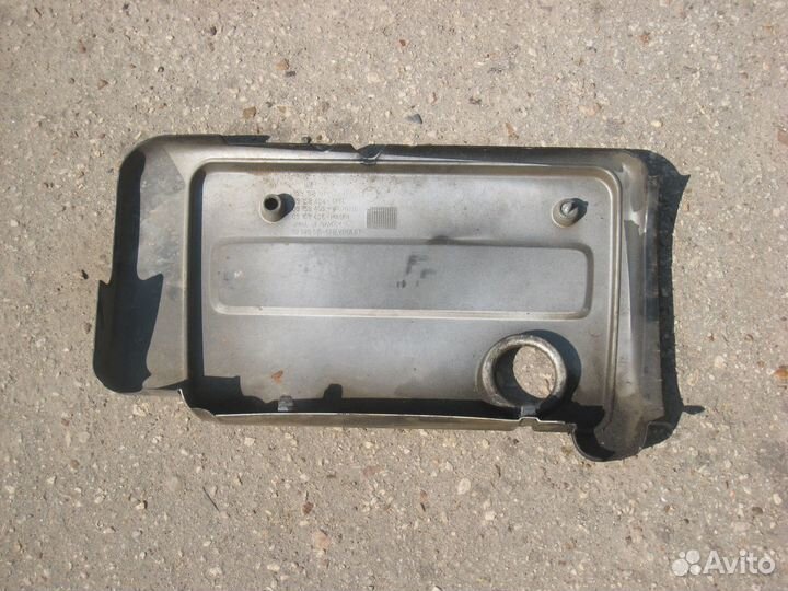 Декоративная накладка на двигатель Opel Vectra B