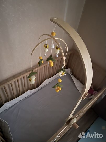 Мобиль на кроватку деревянный