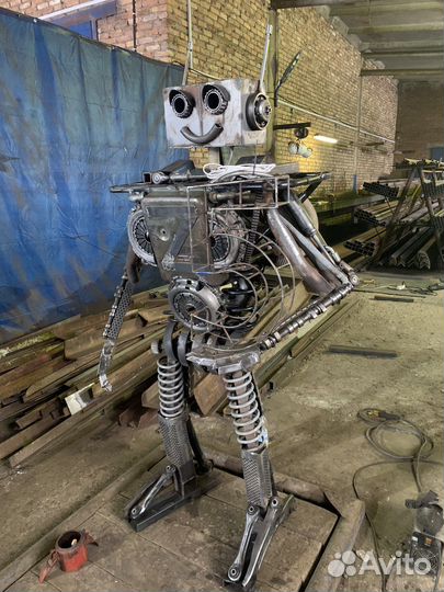 Робот из метллолома