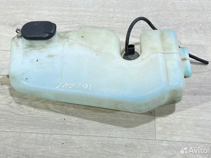 Бачок омывателя лобового стекла Renault Logan