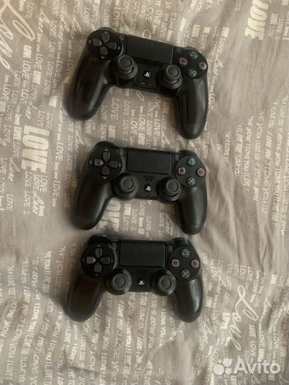 Sony PS4 PRO 1tb + 3 геймпада + игры