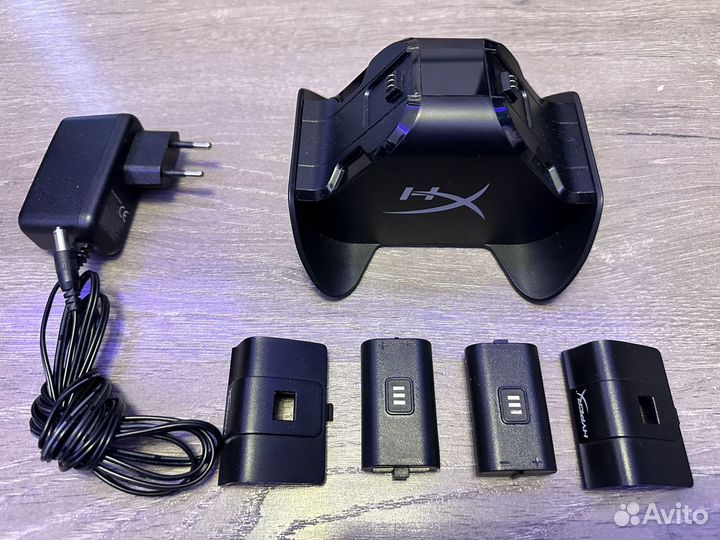 Зарядка и 2 аккумулятора для Xbox One Hyperx