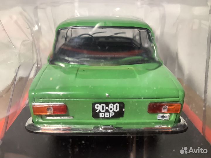 Модель автомобиля ваз-21011 1:24 Ашет