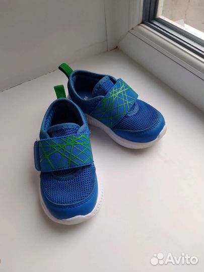 Кроссовки детские