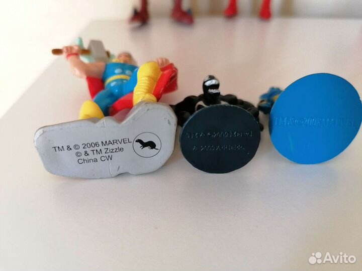 Фигурки Marvel и модели машинок