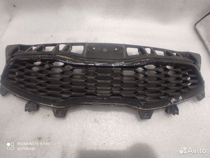 Решетка радиатора Kia Ceed JD дефект