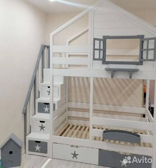 Детская двухъярусная кровать