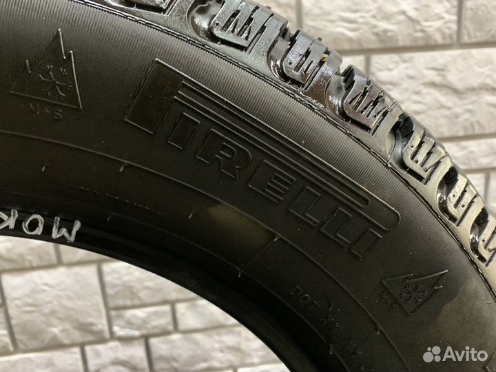 Pirelli Winter Carving Edge 215/65 R16