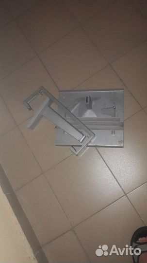 Крепление для телевизора и видеомагнитофона