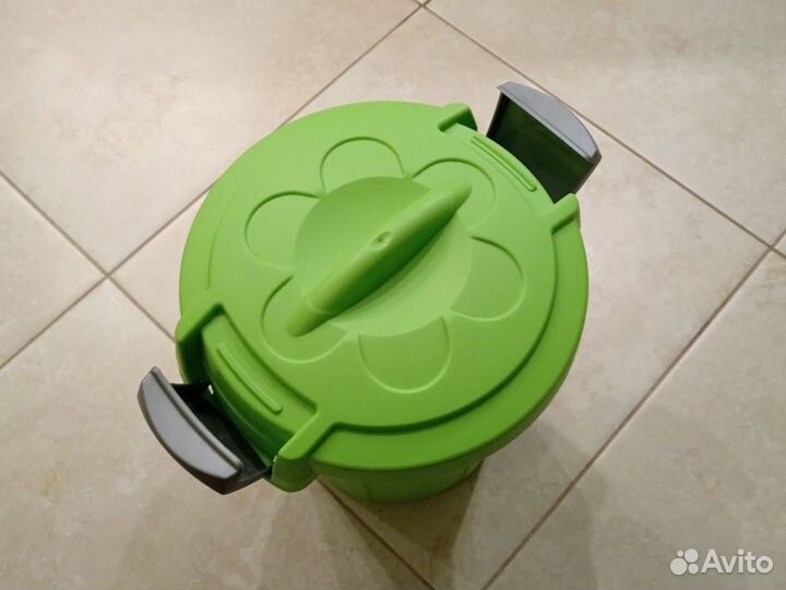 Контейнер для хранения корма