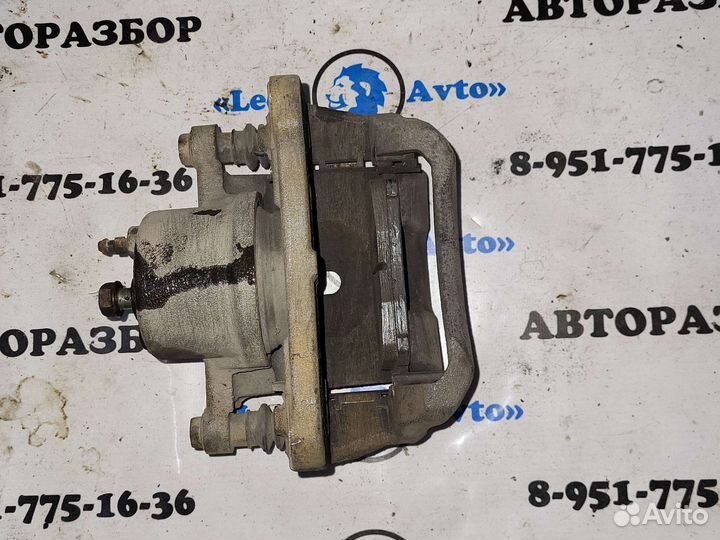 Суппорт передний правый toyota opa