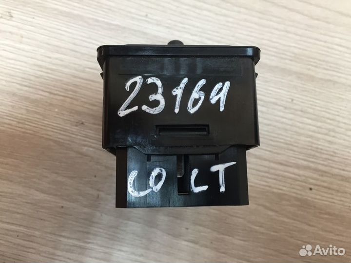 Блок управления зеркалами Mitsubishi Colt CJ с1995