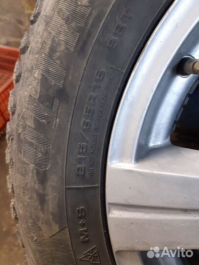 Goodyear Ultragrip Ice Arctic 215/65 R16 98T