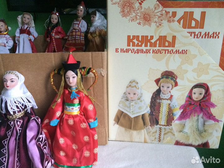 Куклы фарфоровые ручной работы в народных костюмах