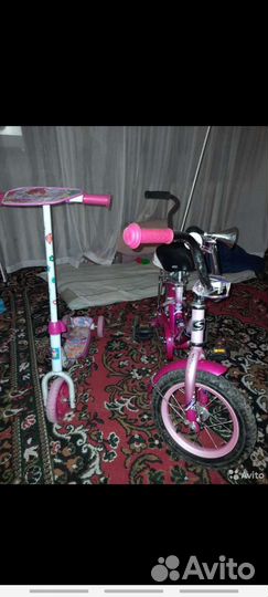 Детский велосипед с ручкой