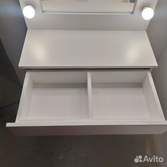 Туалетный столик. Гримерный стол. В наличии