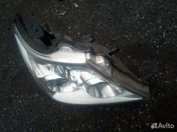 Ниссан Патрол 62 передняя правая фара