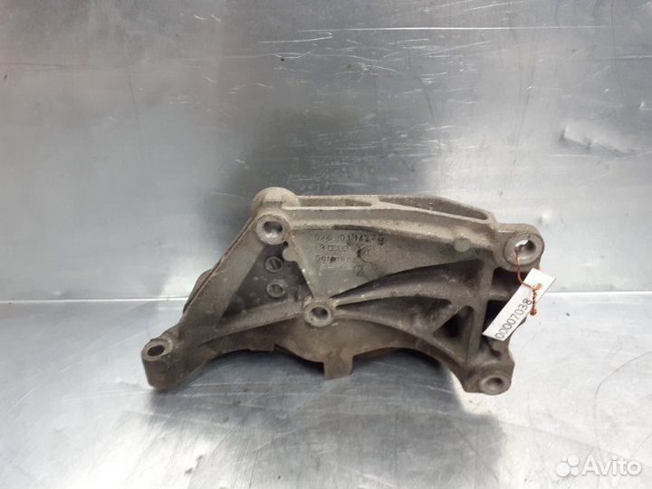 Кронштейн генератора Volksvagen Passat B3