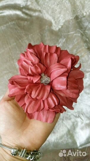 Заколка, брошь