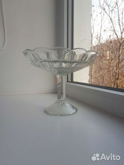 Ваза для фруктов на ножке стекло
