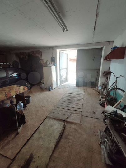 Гараж, > 30 м²