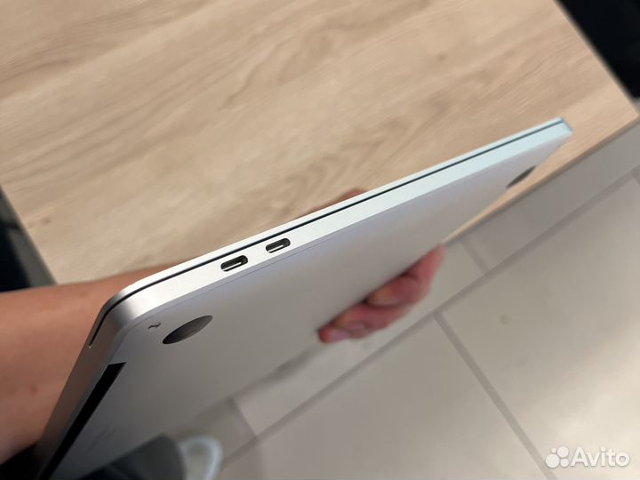 Apple MacBook Pro 13 2019 touchbar 256гб