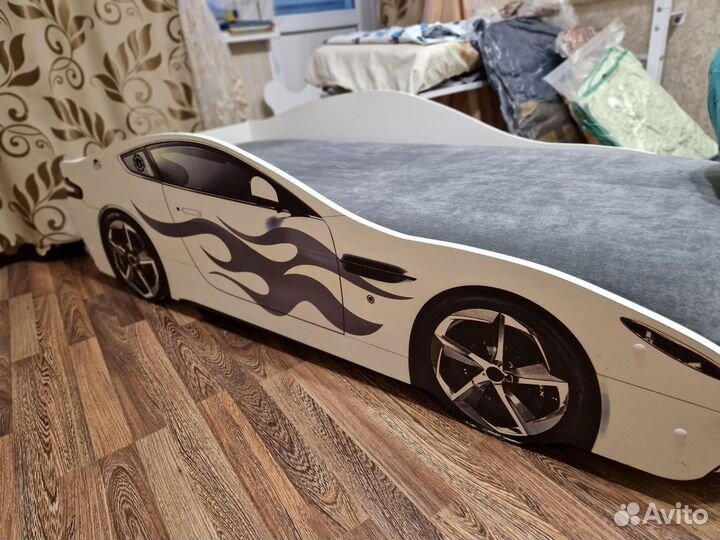 Детская кровать машина с матрасом