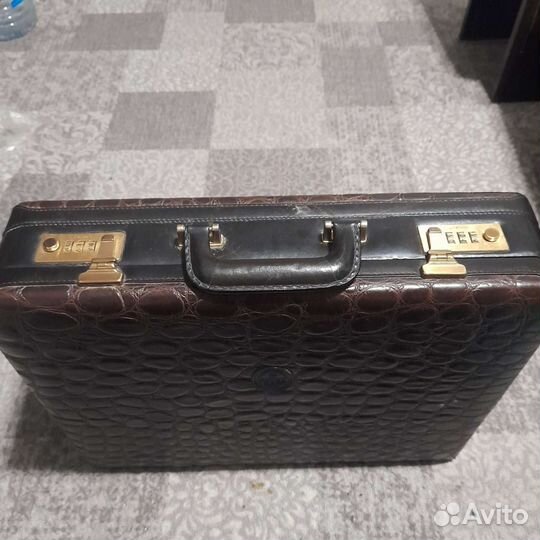 Мужской Дипломат фирмы petek