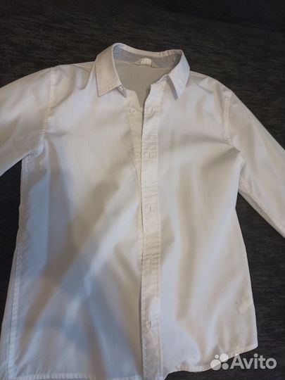 Продам белую рубашку на мальчика