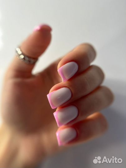 Модель на маникюр