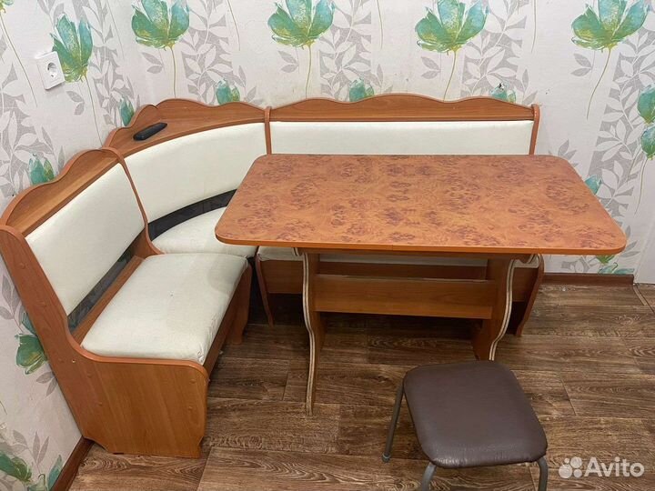 Кухонный уголок со столом бу