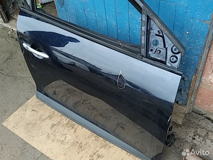 Дверь передняя правая Renault Megane III
