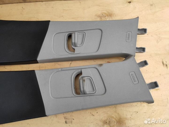 Обшивки центральных стоек на Opel Astra J