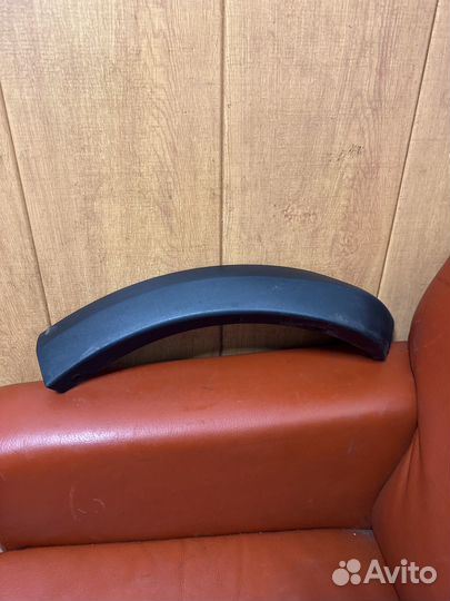 Renault sandero stepwayнакладка занего бампера L