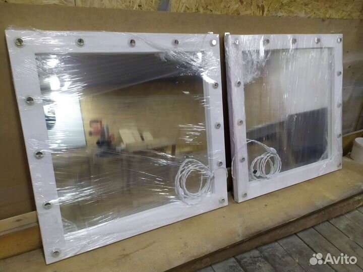 Гримерное зеркало с лампами