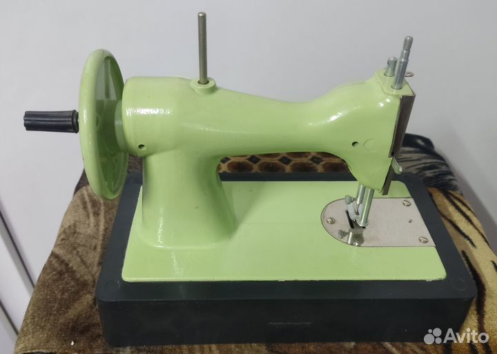 Детская швейная машинка