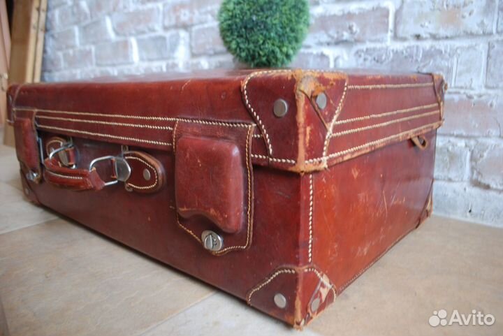 Винтажный старинный чемодан