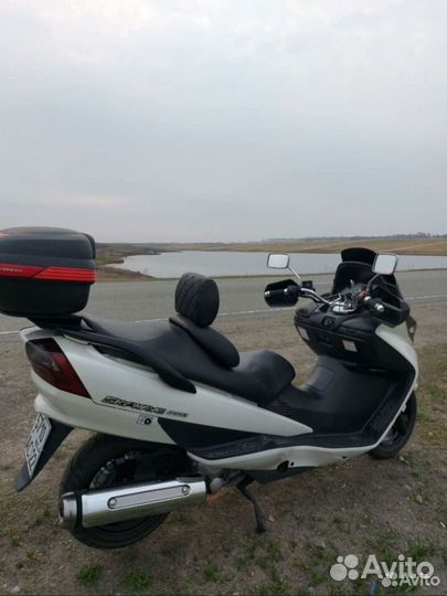 Suzuki skywave. Suzuki burgman