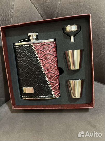Продам подарочный набор (фляжка)