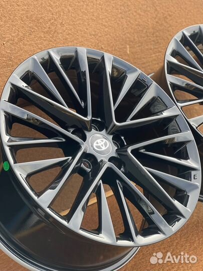 Комплект дисков r19 5x114.3 Lexus/Toyota