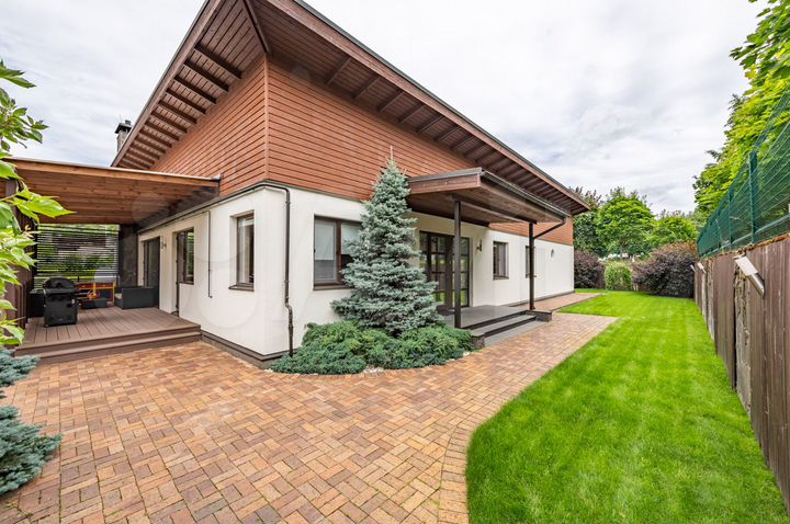 Коттедж 327,1 м² на участке 22,1 сот.