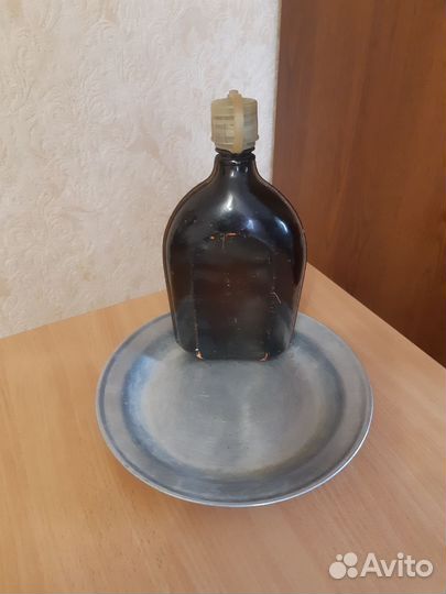 Фляжка с тарелкой
