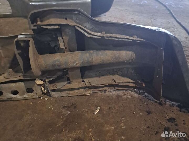 Бампер передний Mitsubishi Pajero2